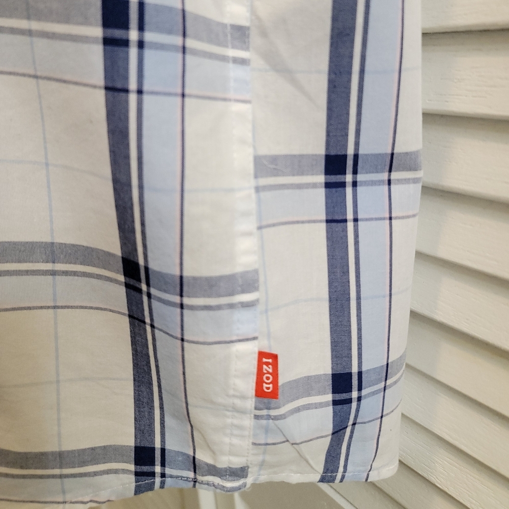 IZOD MEN'S SHORT SLEEVE BUTTON DOWN SHIRT - Picture 2 of 4